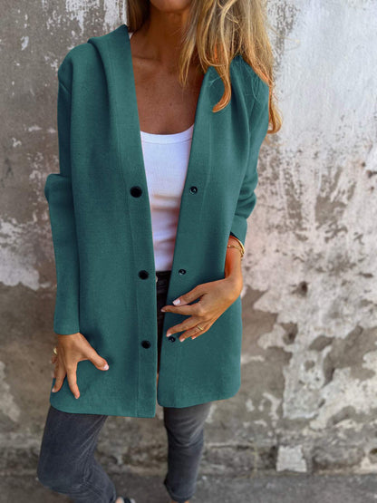 Adriana – Strickjacke mit Knöpfen und Kapuze